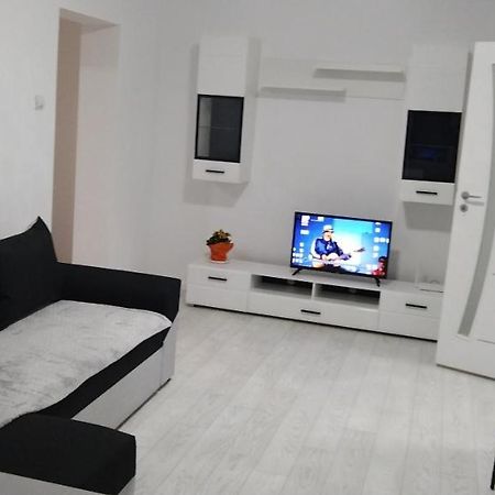 Apartament Apartment ยาช ภายนอก รูปภาพ