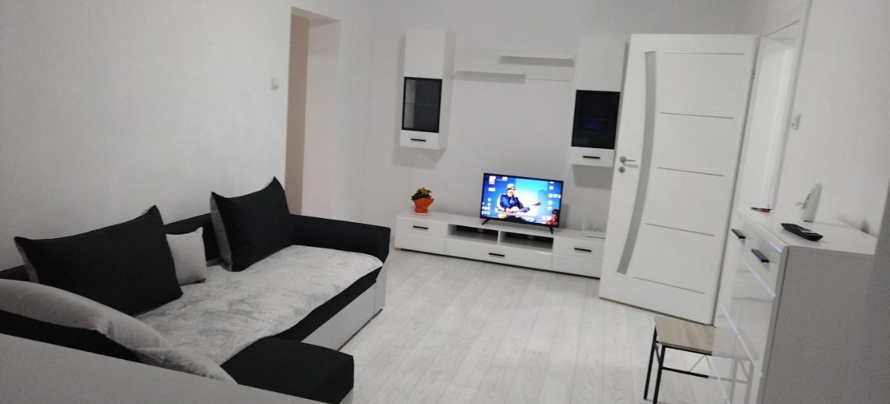 Apartament Apartment ยาช ภายนอก รูปภาพ